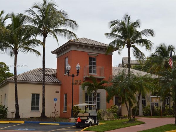 8235 Lake Dr , Unit 301, Doral, FL 33166