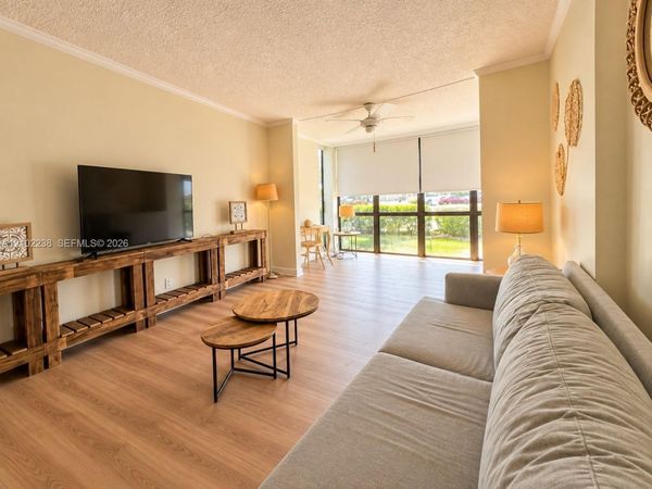 1000 Parkview Dr , Unit 127, Hallandale Beach, FL 33009