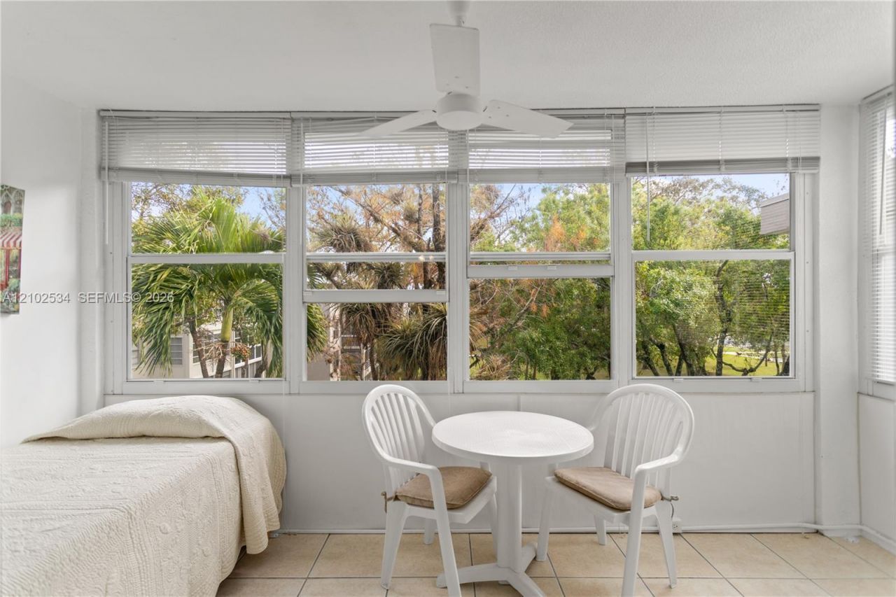 2998 NW 48th Ter , Unit 424, Lauderdale Lakes, FL 33313 Photo