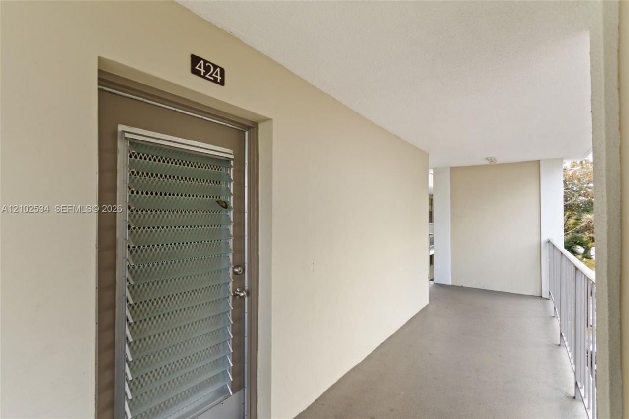 2998 NW 48th Ter , Unit 424, Lauderdale Lakes, FL 33313 Photo