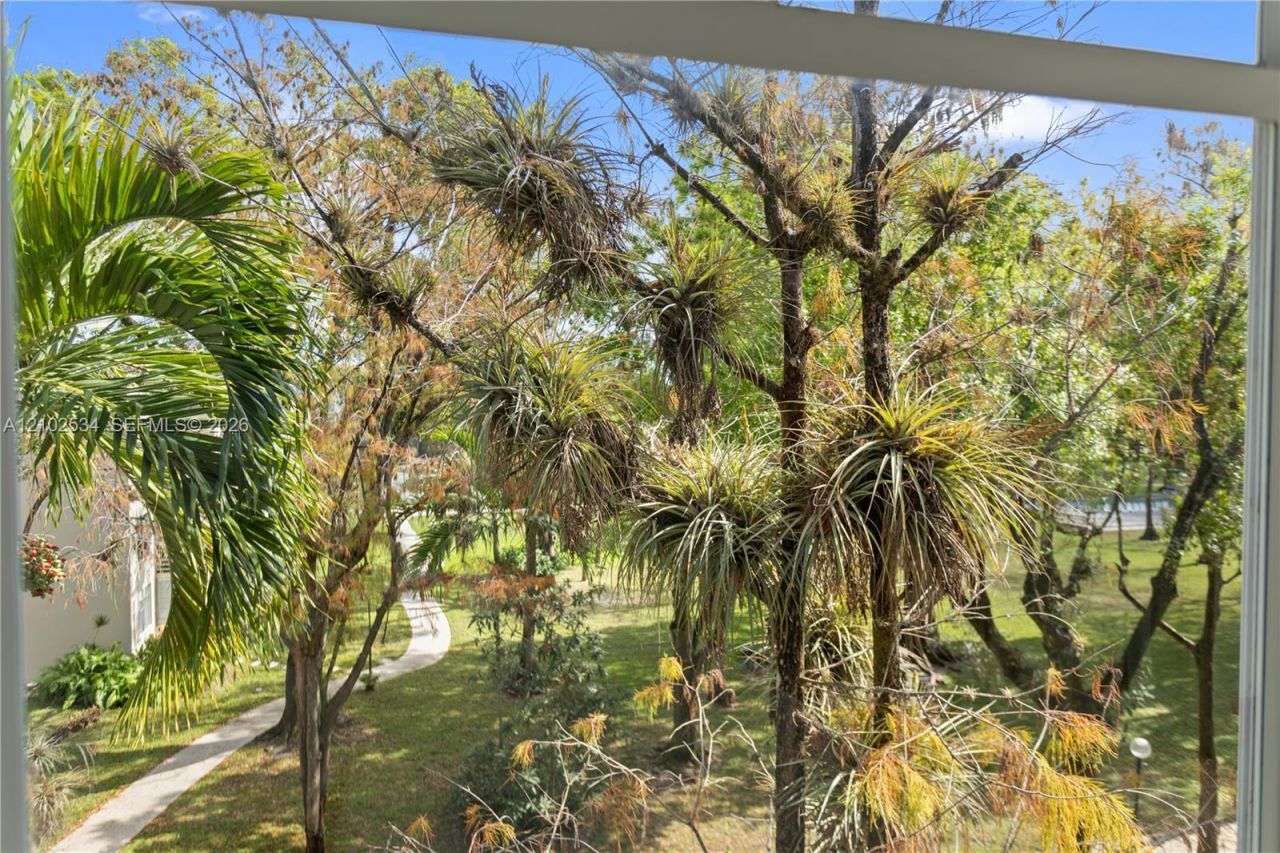 2998 NW 48th Ter , Unit 424, Lauderdale Lakes, FL 33313 Photo