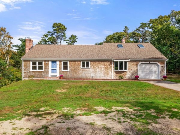 22 Little Ln, Harwich, MA 02645