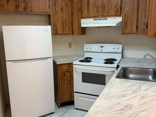 216 LAKE POINTE Drive, Unit 222, Oakland Park, FL 33309