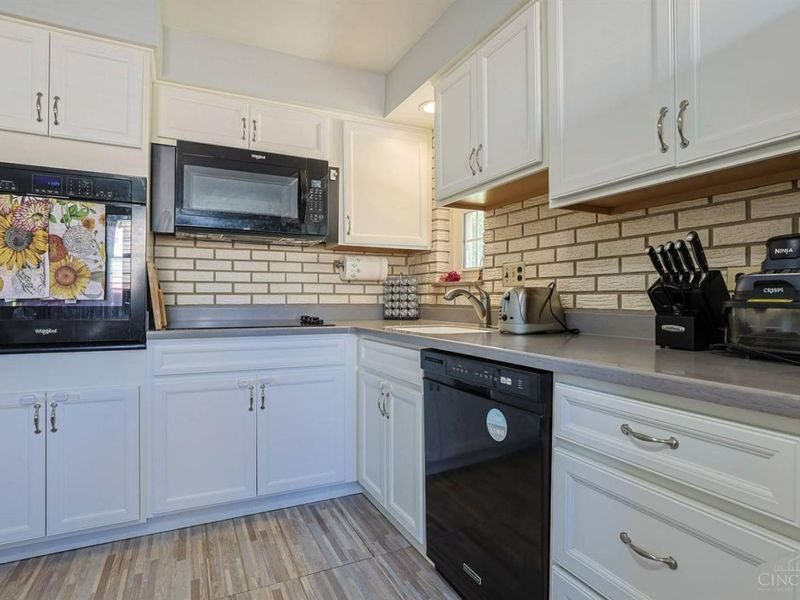 9313 Montoro Drive, Springfield Township, OH 45231 Photo 11