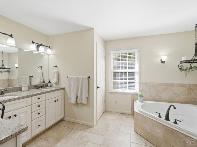 1209 Morts Pass, Wyoming, OH 45215 Photo 17