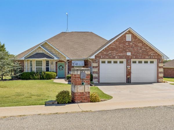 923 S Country Club Drive , Cushing, OK 74023