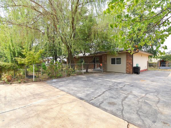 2303 S Orchard Avenue , Bolivar, MO 65613