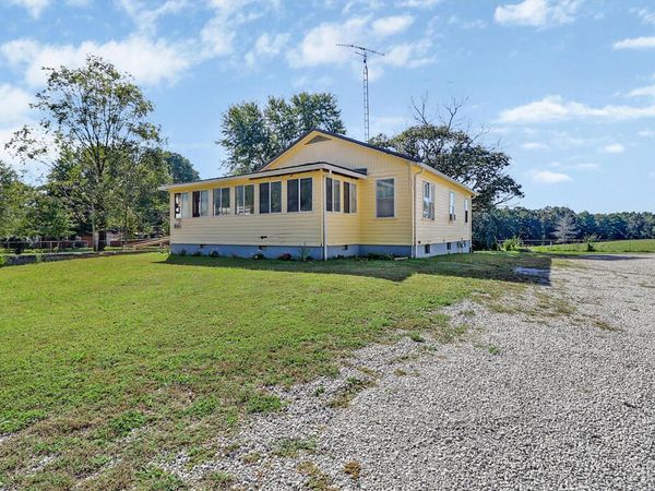 1661 Deer Lodge Hwy, Deer Lodge, TN 37726