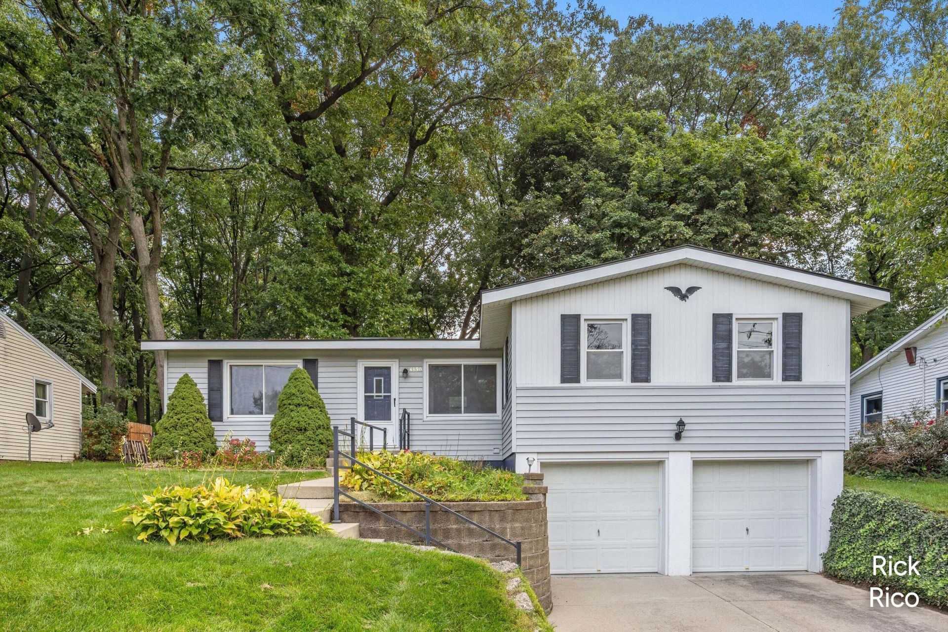 4890 Burgis Avenue Se, Kentwood, MI 49508 Main Photo