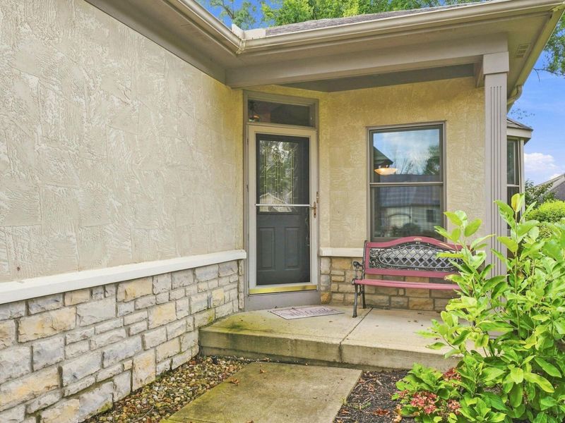 6150 Mcnaughten Grove Lane, Columbus, OH 43213 Photo 2