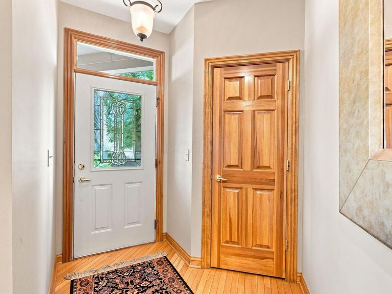 6150 Mcnaughten Grove Lane, Columbus, OH 43213 Photo 3
