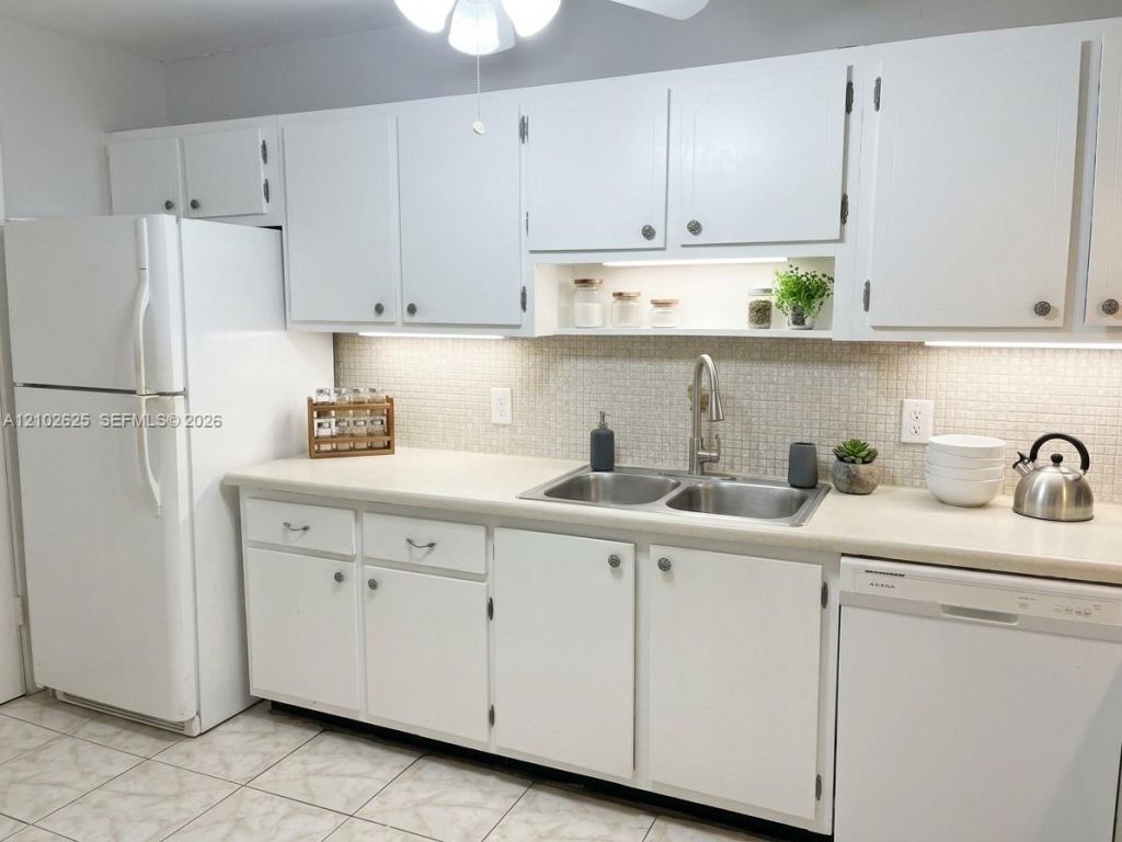 12590 NE 16th Ave , Unit 303, North Miami, FL 33161 Photo