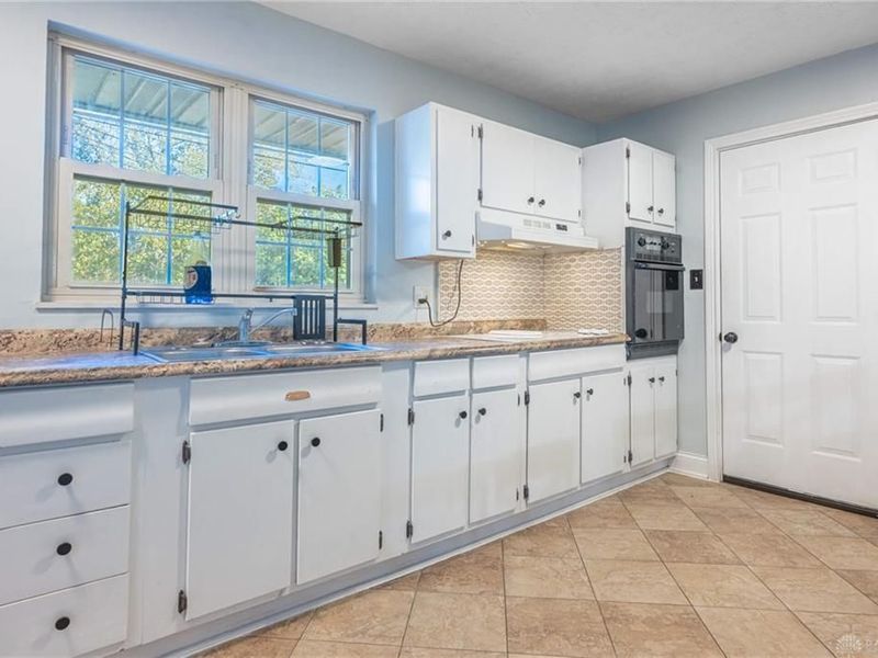 405 Cato Court, New Lebanon, OH 45345 Photo 7