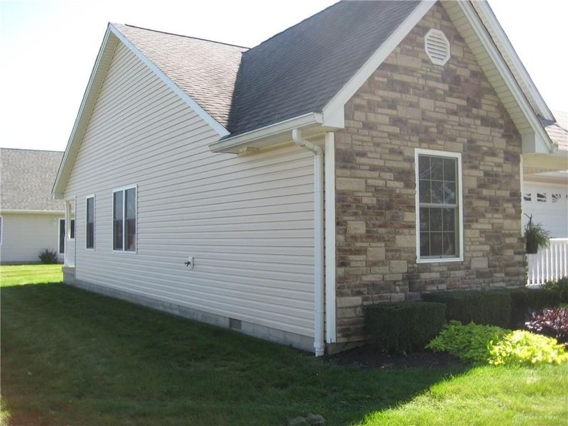 523 Golden Crossing, Unit 525, Eaton, OH 45320 Photo 6