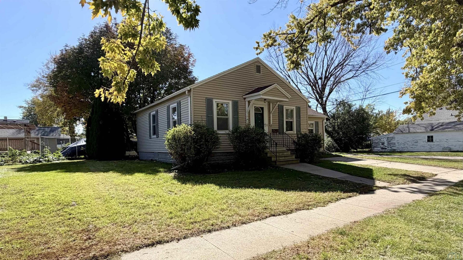 104 E 9th St, Storm Lake, IA 50588 Main Photo