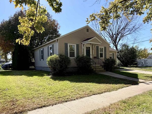 104 E 9TH ST, Storm Lake, IA 50588