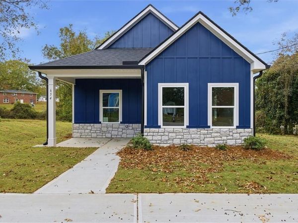 654 King Street , Carrollton, GA 30117