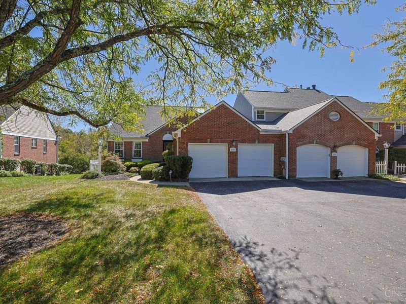 5690 Windridge View, Columbia Township, OH 45243 Photo 2