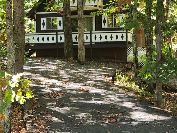 216 Mountain View Drive , Lords Valley, PA 18428