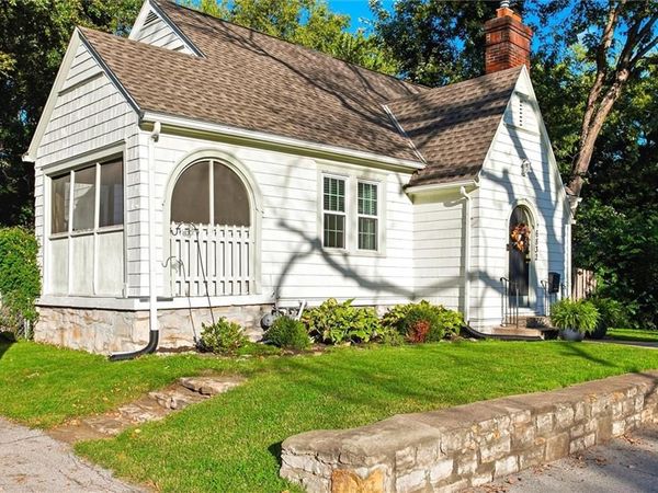 6832 Metcalf Avenue, Overland Park, KS 66204