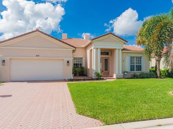 625 SW Long Key Court, Port St. Lucie, FL 34986