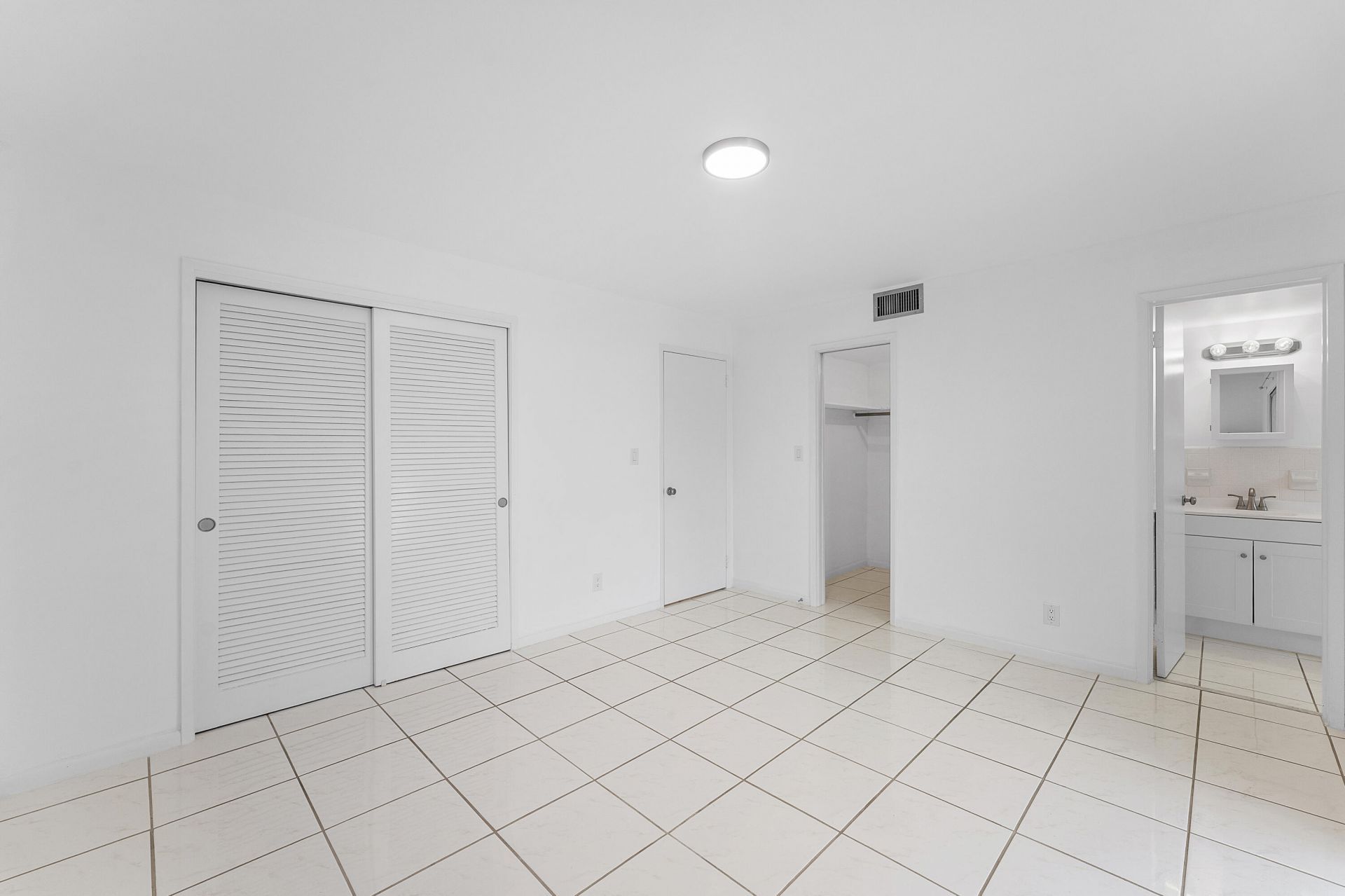 2050 NE 39th Street, Unit E307, Lighthouse Point, FL 33064 Photo