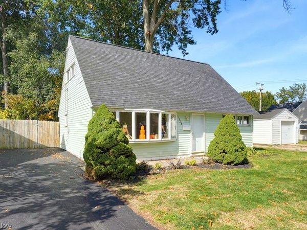 1928 Windsor Street , Cuyahoga Falls, OH 44221
