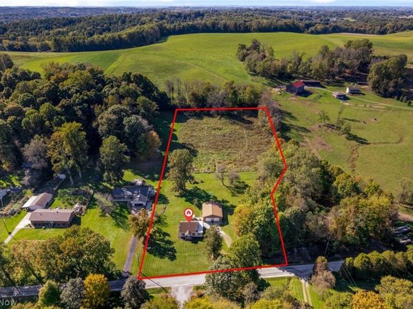 959 Neimans Avenue SE, East Canton, OH 44730