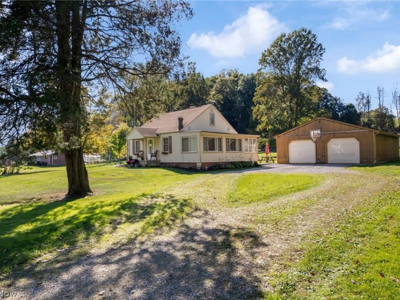 959 Neimans Avenue SE, East Canton, OH 44730 Photo 2