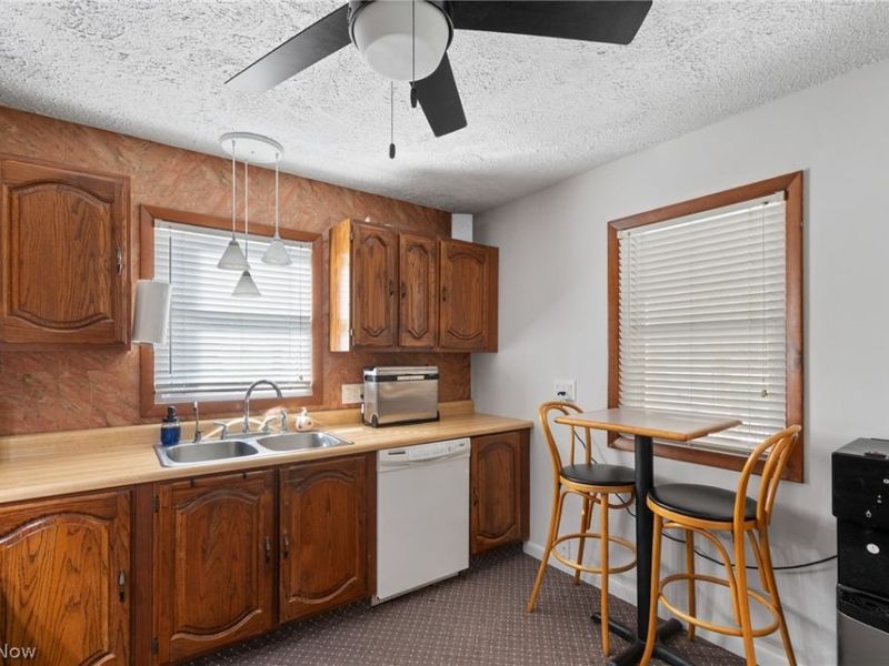 959 Neimans Avenue SE, East Canton, OH 44730 Photo 7