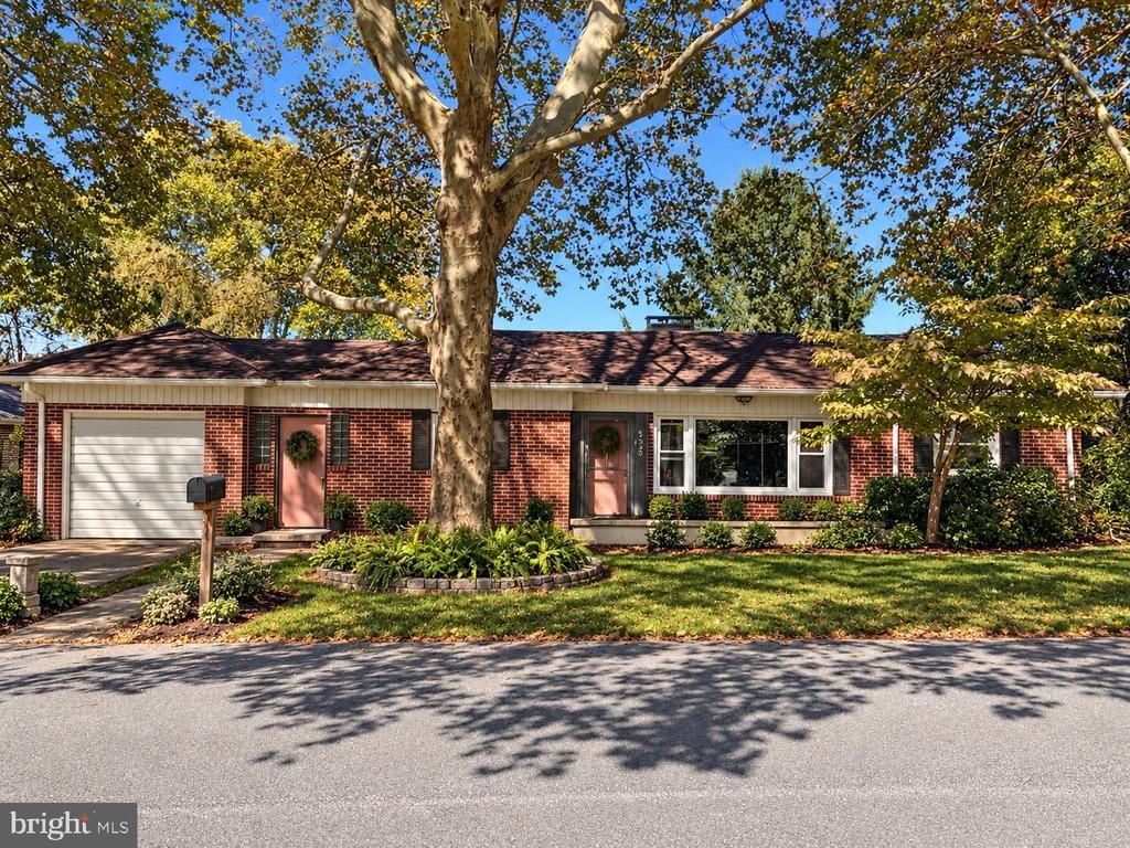 823 CLEARMOUNT ROAD, YORK, PA 17403