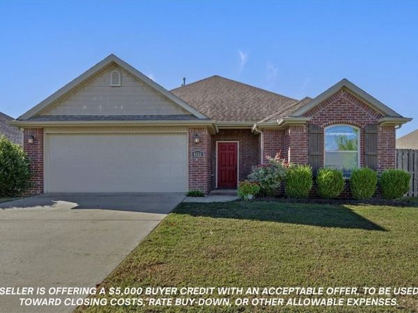 4811 W Croft Drive, Fayetteville, AR 72704