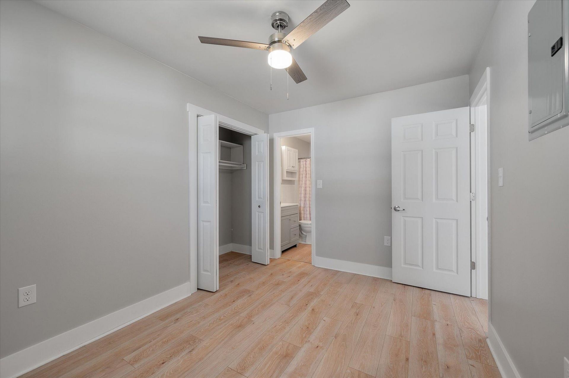 2133 Pierpont Avenue Photo 5