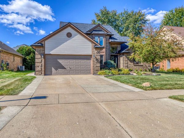 51541 Pinewood Drive, Macomb Township, Mi 48042