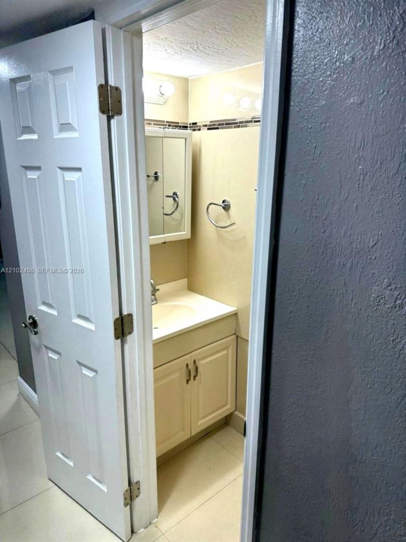 5461 W 24th Ave , Unit 25, Hialeah, FL 33016 Photo