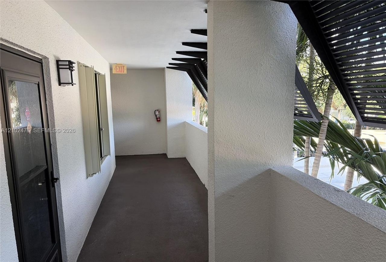 356 Golfview Rd , Unit 305, North Palm Beach, FL 33408 Photo