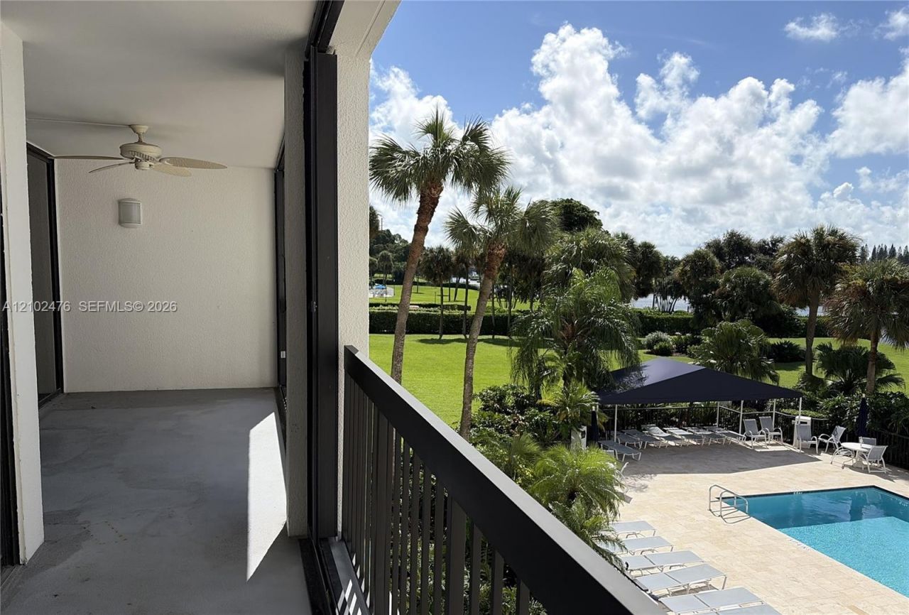 356 Golfview Rd , Unit 305, North Palm Beach, FL 33408 Photo