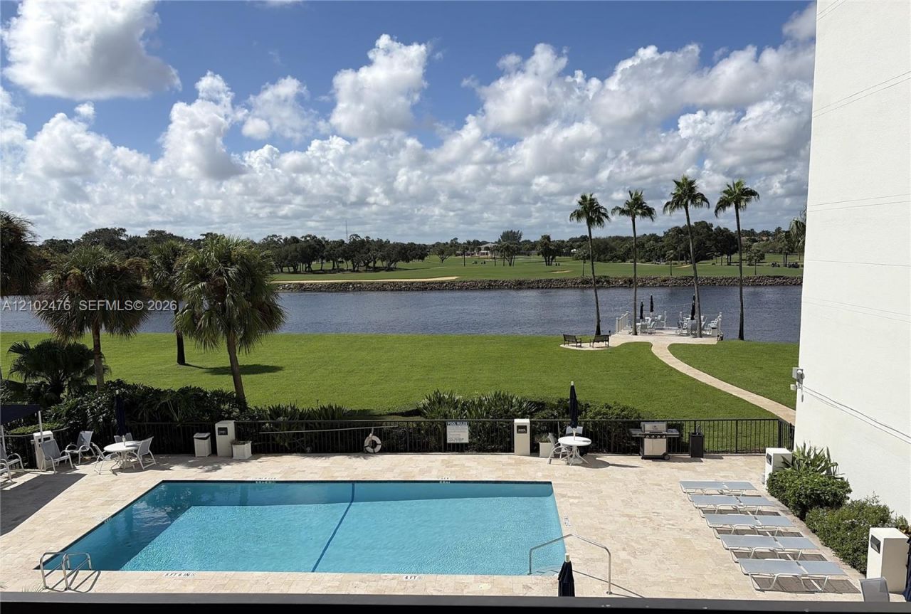 356 Golfview Rd , Unit 305, North Palm Beach, FL 33408 Photo