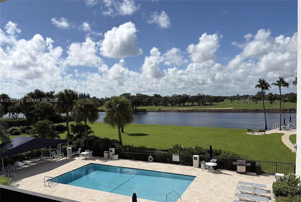 356 Golfview Rd , Unit 305, North Palm Beach, FL 33408 Photo