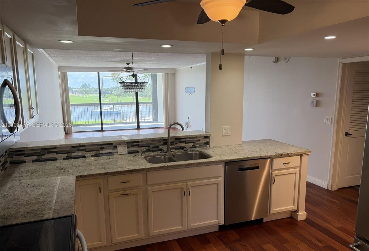 356 Golfview Rd , Unit 305, North Palm Beach, FL 33408 Photo
