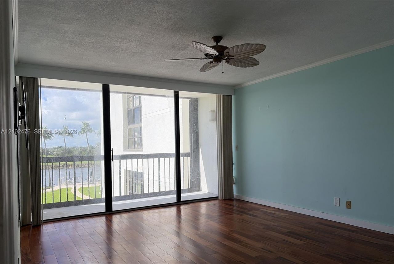 356 Golfview Rd , Unit 305, North Palm Beach, FL 33408 Photo