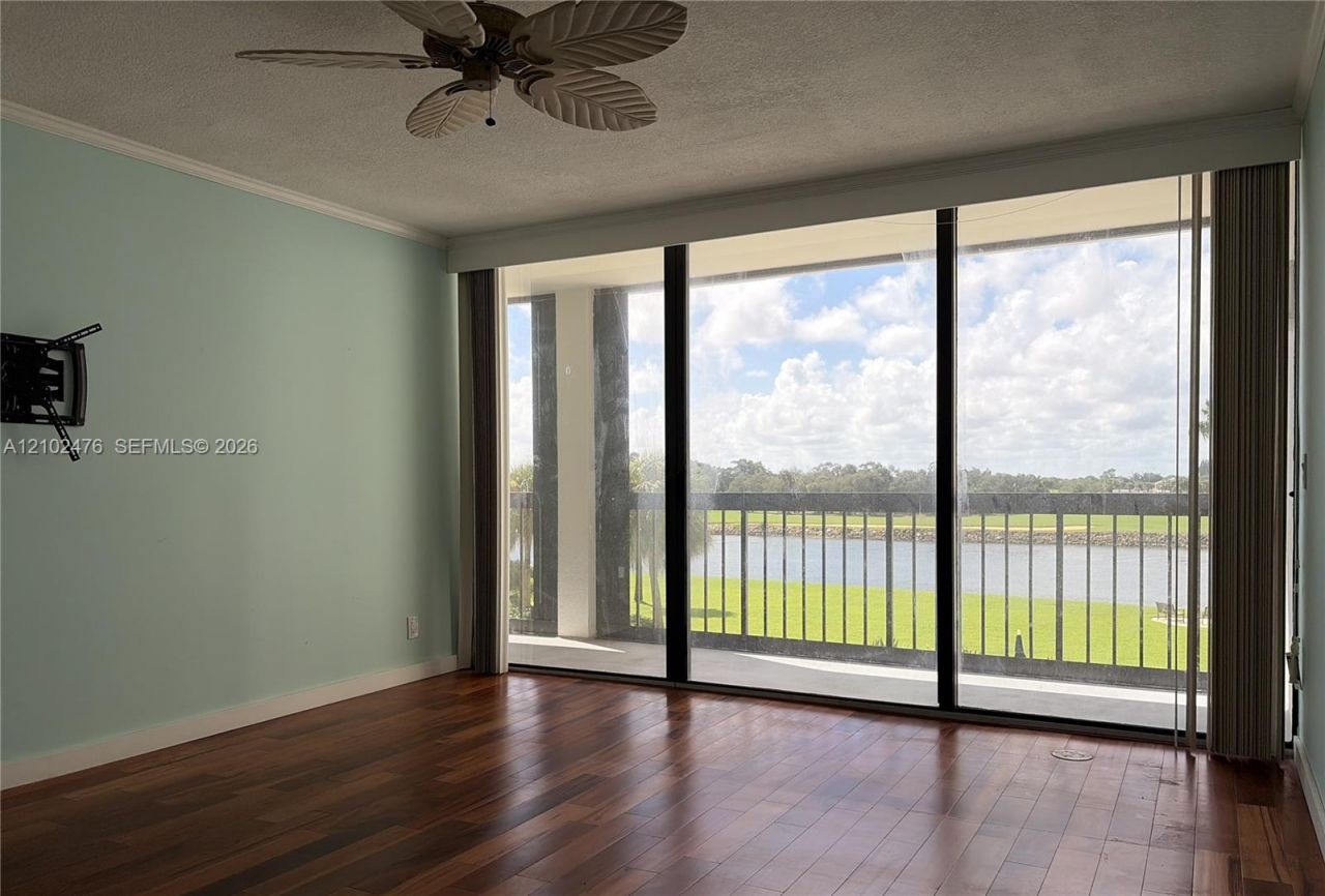 356 Golfview Rd , Unit 305, North Palm Beach, FL 33408 Photo