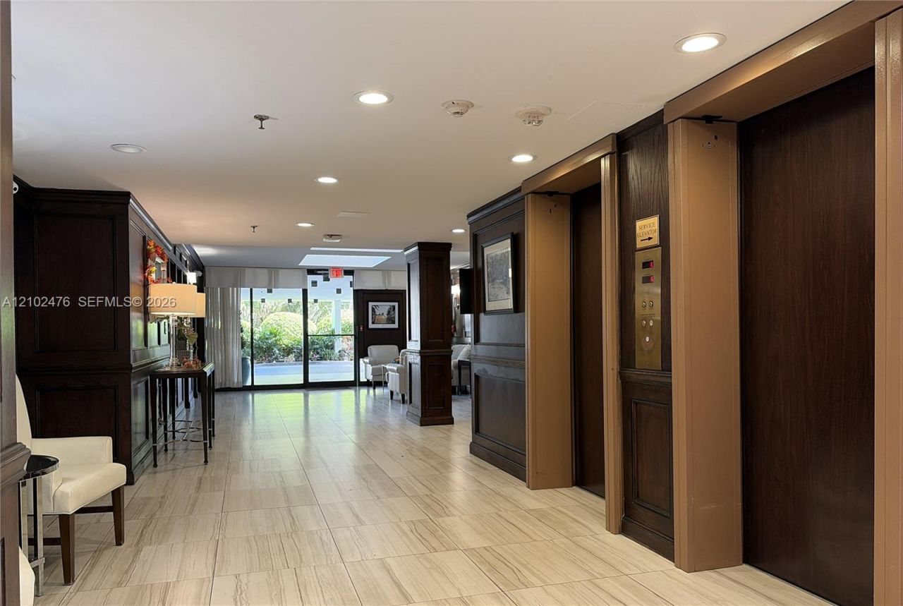 356 Golfview Rd , Unit 305, North Palm Beach, FL 33408 Photo