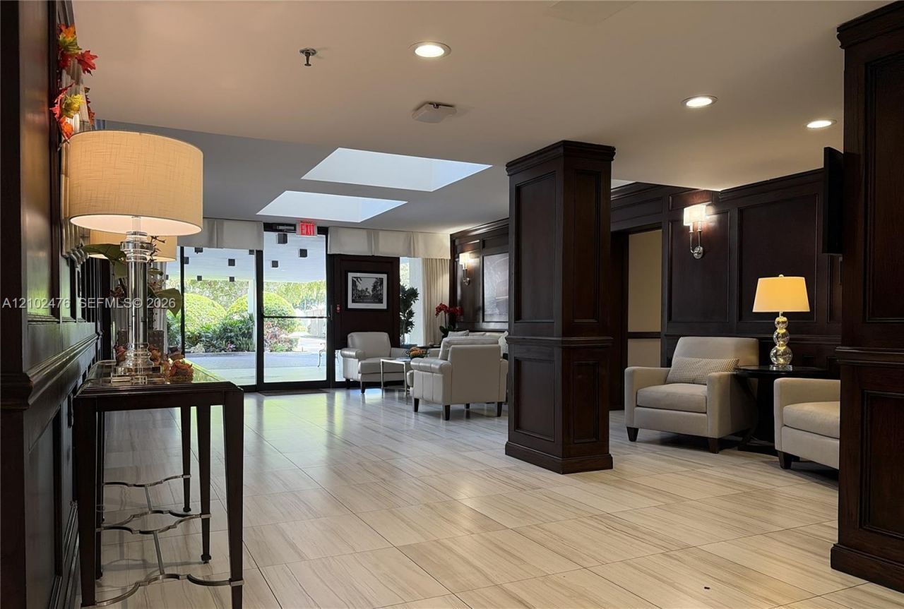 356 Golfview Rd , Unit 305, North Palm Beach, FL 33408 Photo