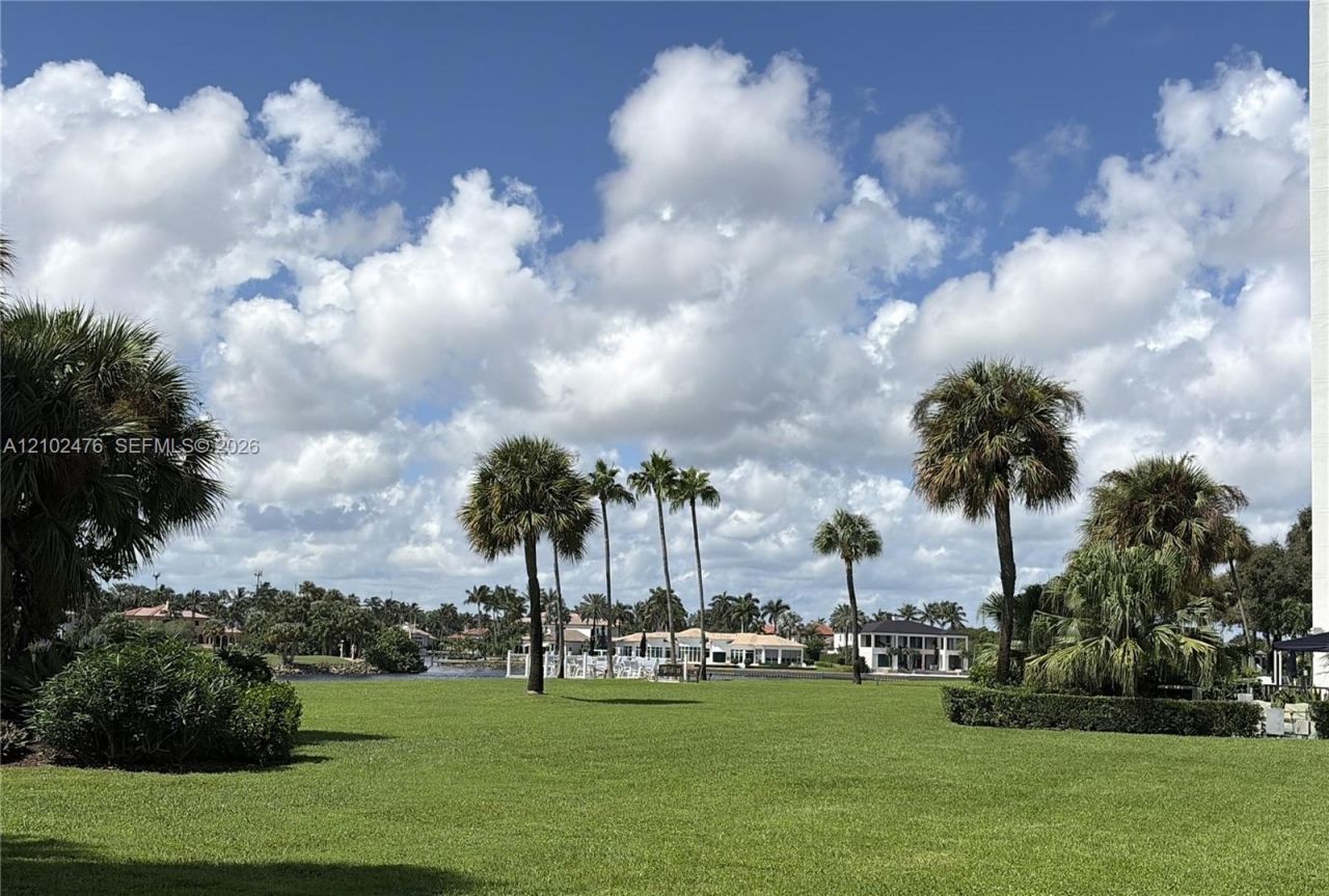 356 Golfview Rd , Unit 305, North Palm Beach, FL 33408 Photo