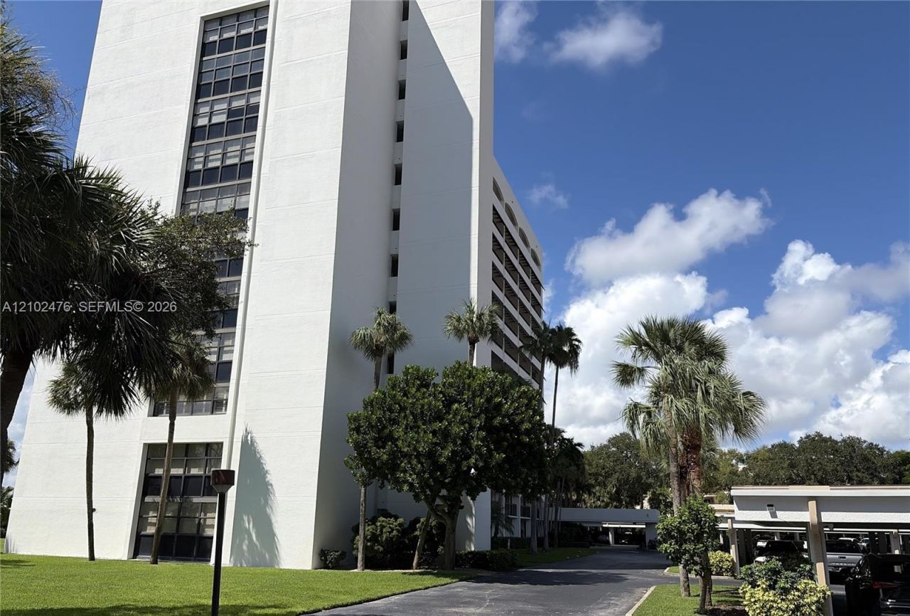 356 Golfview Rd , Unit 305, North Palm Beach, FL 33408 Photo