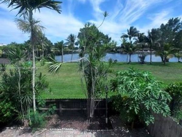 6713 SW 112th Ct , Miami, FL 33173