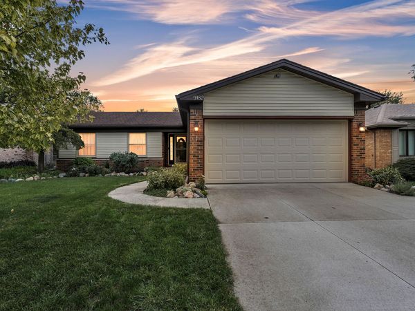9182 Mayflower Drive, Plymouth, MI 48170