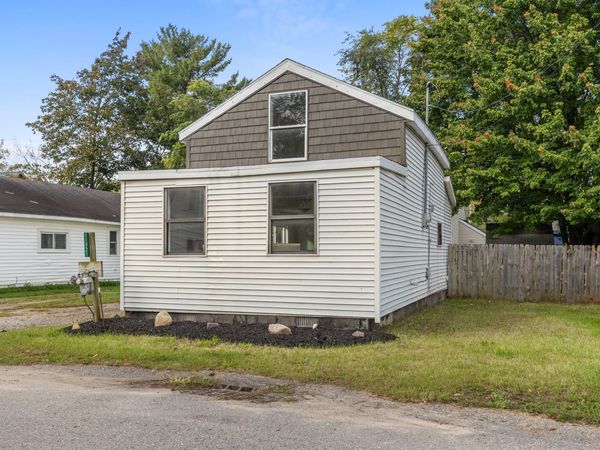 11921 Roxbury Drive NE, Sparta, MI 49345