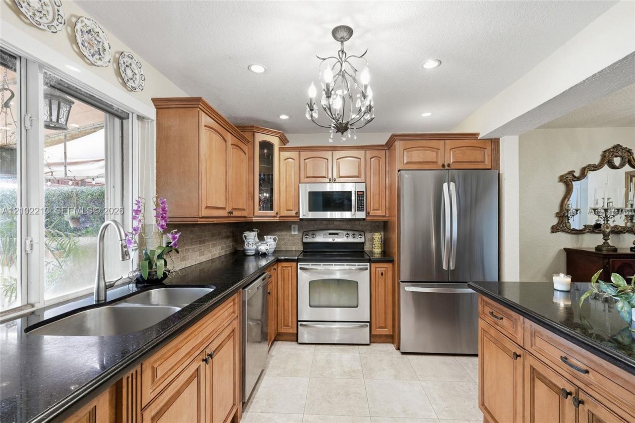 9135 Fontainebleau Blvd , Unit 2, Miami, FL 33172 Photo